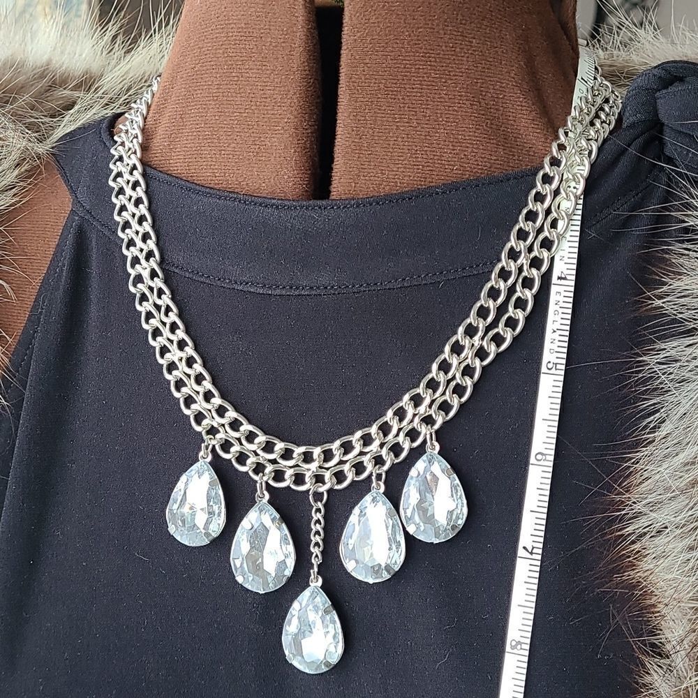 Diamond Like Pendant Chain Necklace 